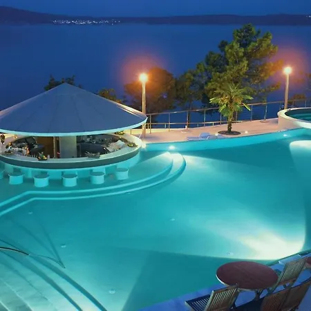 Stunning In With Outdoor Swimming Pool, 2 Bedrooms And Wifi * Novi Vinodolski