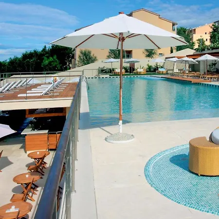 Stunning In With Outdoor Swimming Pool, 2 Bedrooms And Wifi Apartman Novi Vinodolski
