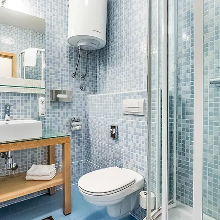 Apartman Stunning In With Outdoor Swimming Pool, 2 Bedrooms And Wifi *