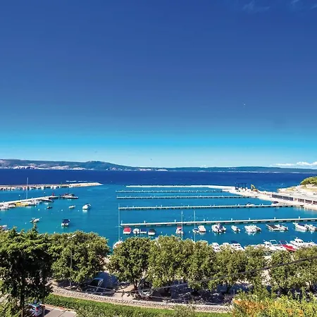 Apartman Stunning In With Outdoor Swimming Pool, 2 Bedrooms And Wifi