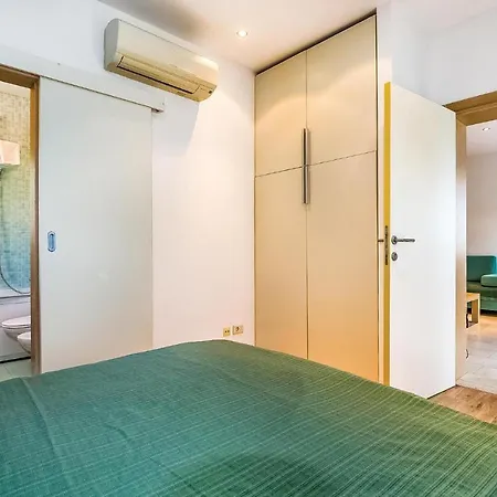 Stunning In With Outdoor Swimming Pool, 2 Bedrooms And Wifi Apartman Novi Vinodolski