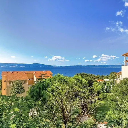 Stunning In With Outdoor Swimming Pool, 2 Bedrooms And Wifi Novi Vinodolski