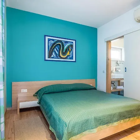Stunning In With Outdoor Swimming Pool, 2 Bedrooms And Wifi Apartman