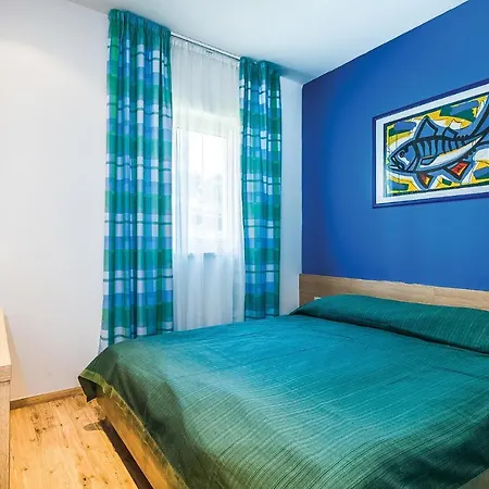 Stunning In With Outdoor Swimming Pool, 2 Bedrooms And Wifi *